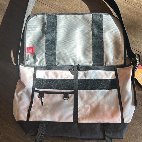 NEW with Tags! Free People messenger bag. Bag has a lifetime warranty - Picture 4 of 9